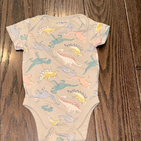 Old Navy one piece with Playful Dinosaur Print size 6-12 months - Picture 3 of 4